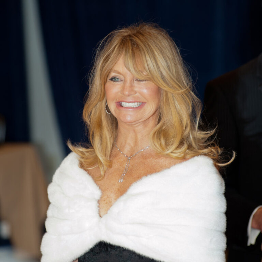 Goldie Hawn vacation pictures in swimsuit spark comments