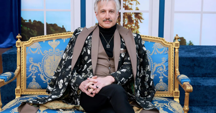 ‘Step by Step’ Star Bronson Pinchot Used to Fantasize About a ‘Truck Hitting Me’ at Start of Fame