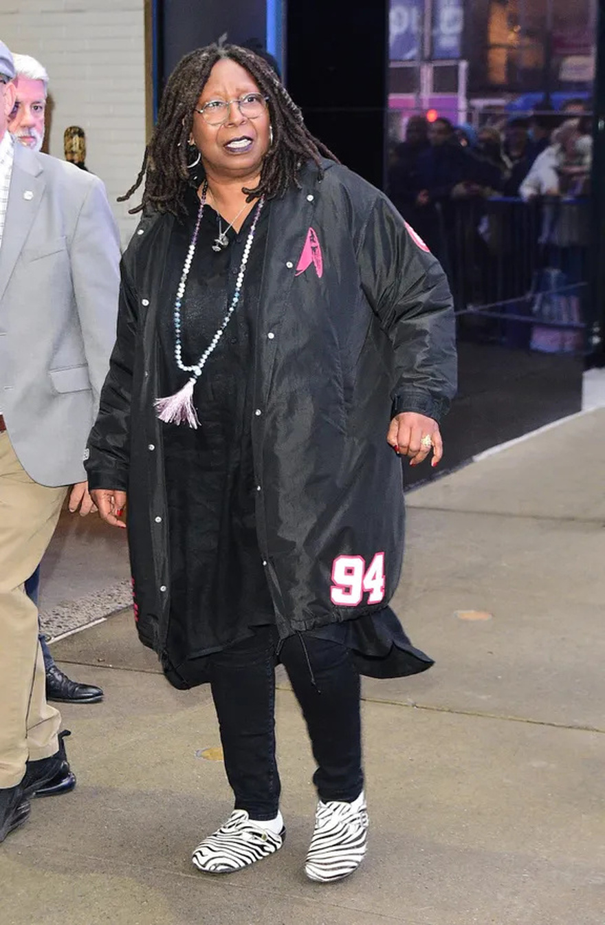 Whoopi Goldberg Attends AMI Show During 2025 Paris Fashion Week, Sparking Fan Discussion – Photos