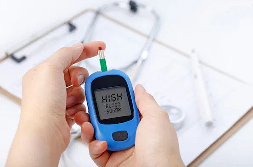 12 Signs Your Blood Sugar is Too High