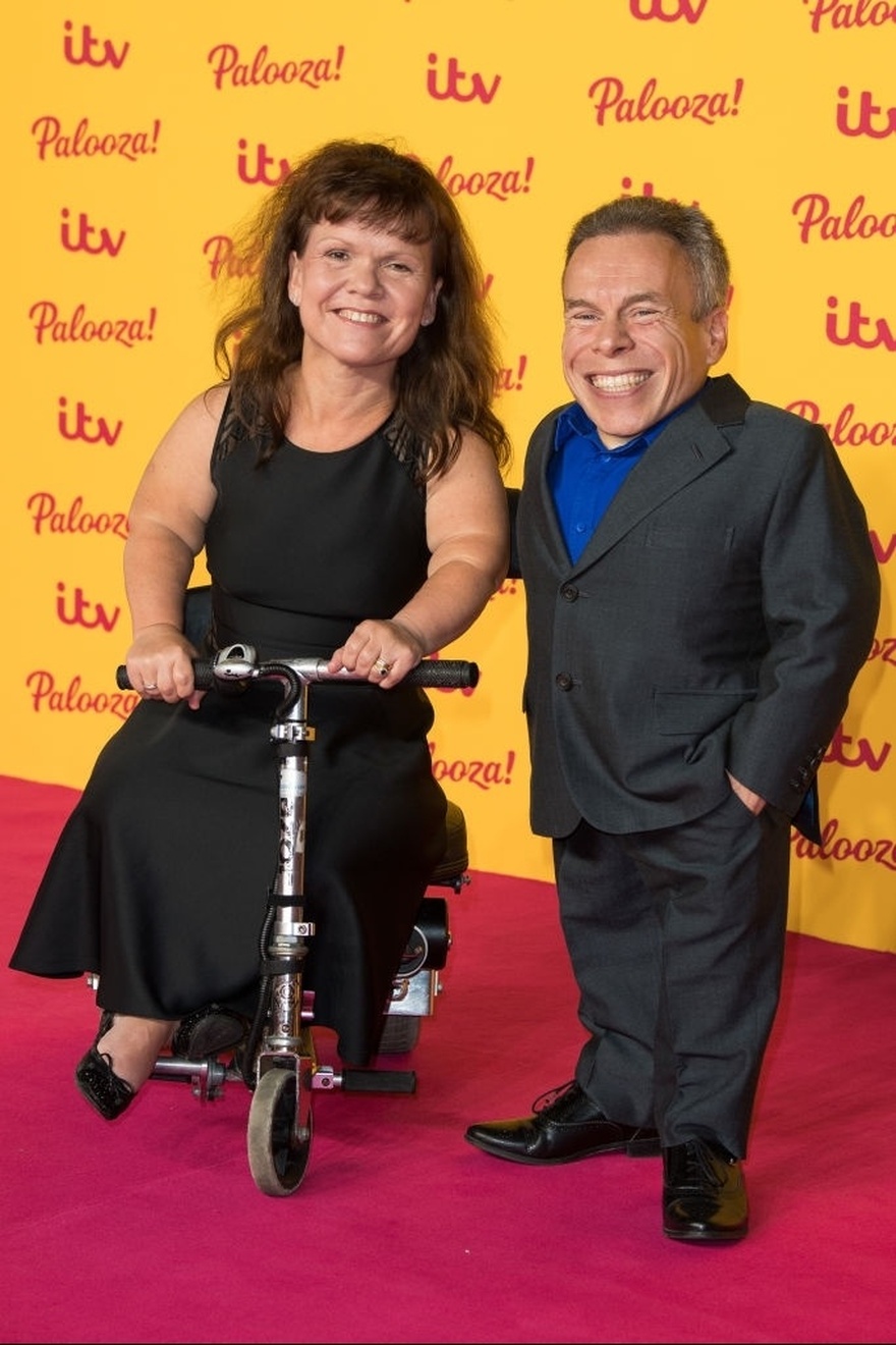 Emotional Warwick Davis fights back tears as he pays tribute to his late wife Samantha during BAFTAs speech