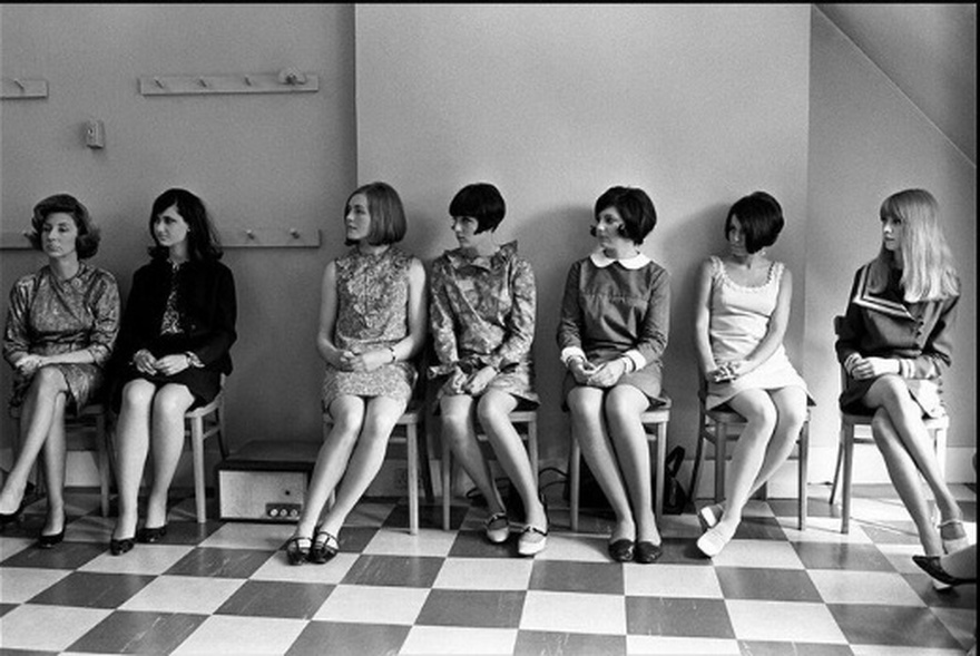 “Natural Beauty And Charm”: Photos Of Girls From The Seventies Are Simply Mesmerizing!