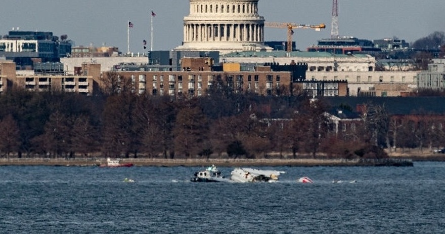 Figure-skating sisters aged 14 and 11 among the victims of American Airlines crash