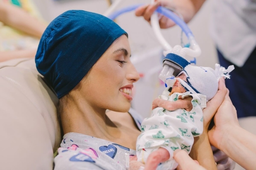 Teen mom who chose son’s birth over cancer treatment dies