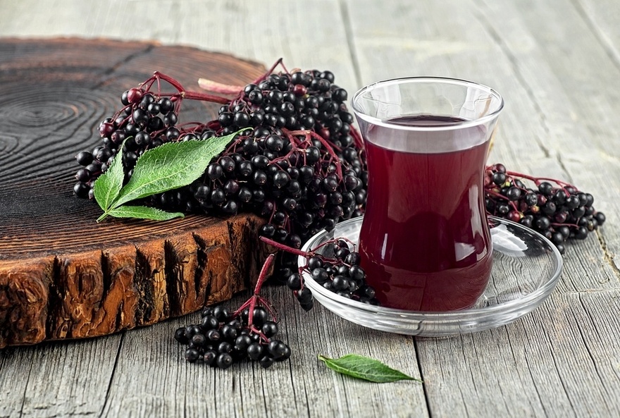 10 Benefits of Elderberry (Immune System, Heart Health, and More)