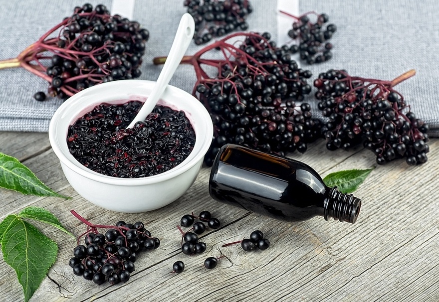 10 Benefits of Elderberry (Immune System, Heart Health, and More)