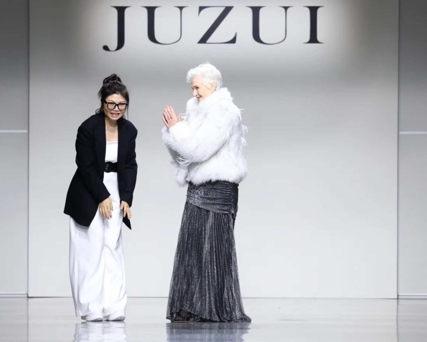 Elon Musk’s model mom Maye Musk walks runway at fashion week. Stuns with a new look