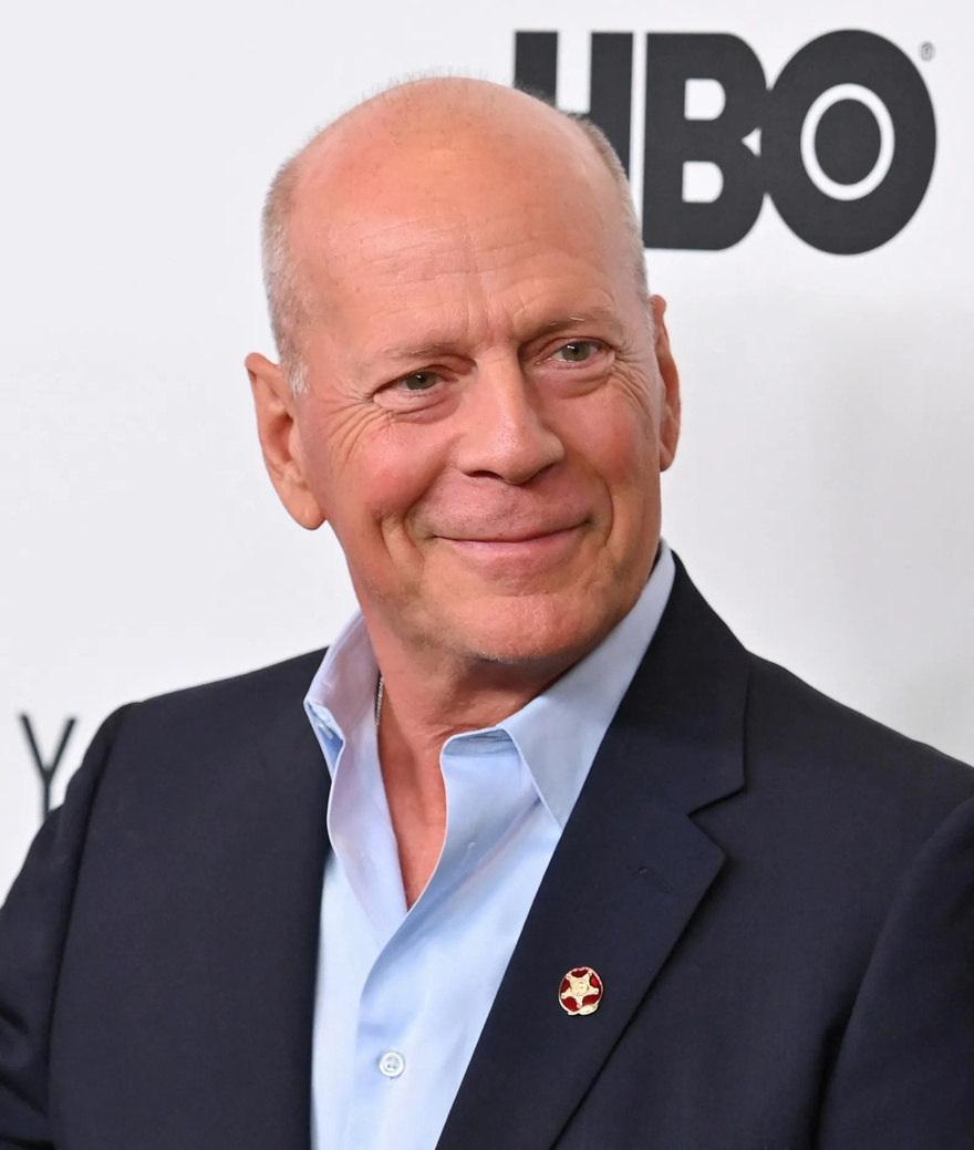 Bruce Willis, 69, Makes a Rare Public Appearance to Show Gratitude to First Responders Amid LA Wildfires – Video