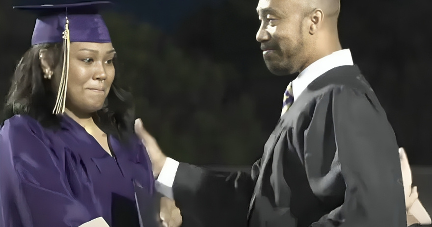 18-year-old tragically dies weeks after collapsing at high school graduation