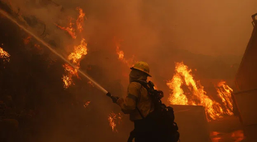 LA fires: 1,400 firefighters battling ‘unprecedented’ fires